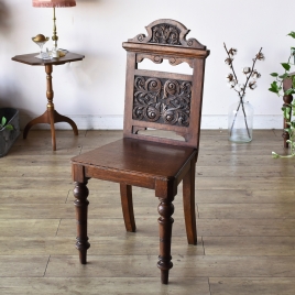 背面のカーヴィングが美しいホールチェア【c280-2】