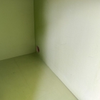 扉収納内部の傷や使用感を確認できる状態写真