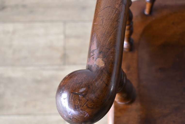 アンティークらしい味わいが魅力のダブルボウバックウィンザーアームチェア【c260-2】