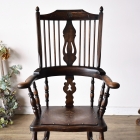 味わい深いスピンドルバックアームチェア【c307】