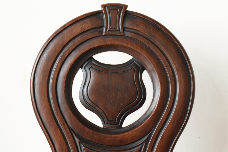 壁面を彩るマホガニーのホールチェア【c7-2】