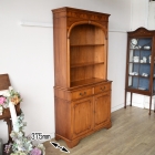 アーチの優美さが際立つ上品なブックキャビネット【9136】