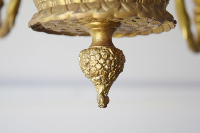 緻密な装飾美が空間を彩る優雅なクラシック6灯式シャンデリア【sy453】