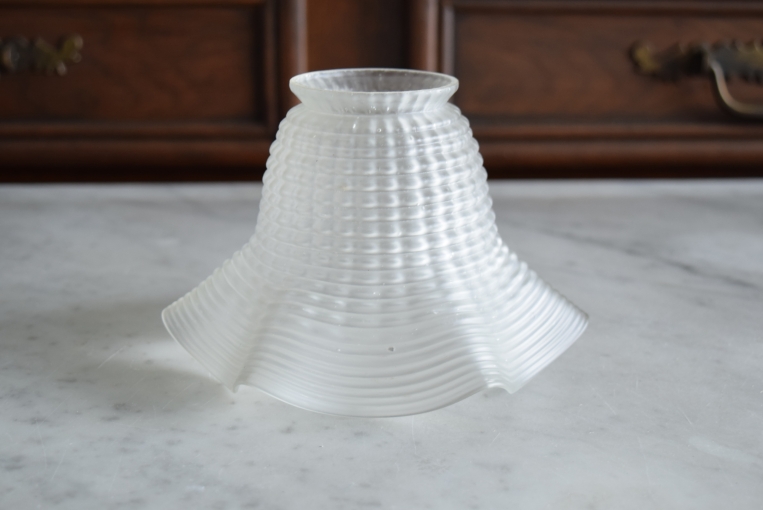 波打つような美しいラインが印象的なペンダントランプ【1805】