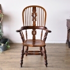 アンティークらしい味わいが魅力のダブルボウバックウィンザーアームチェア【c260-3】