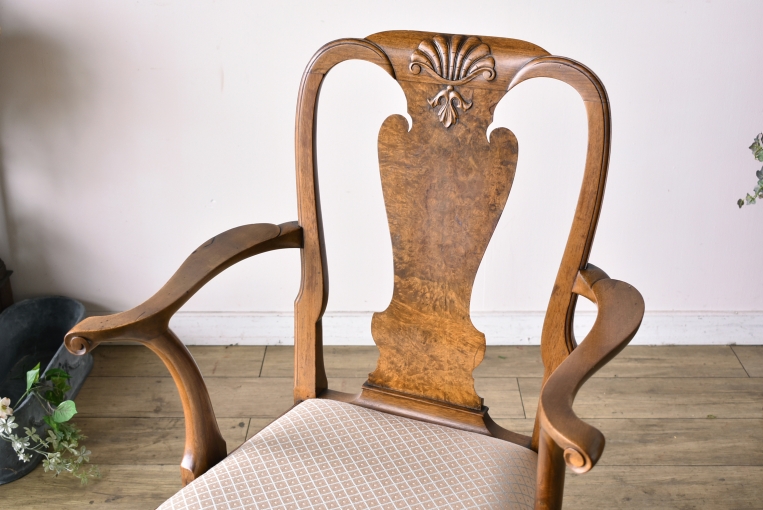 クイーンアンスタイルのアームチェア【c276-1】