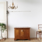 オーク無垢材で内装までしっかりと作られたベッドサイドコファ【40291】