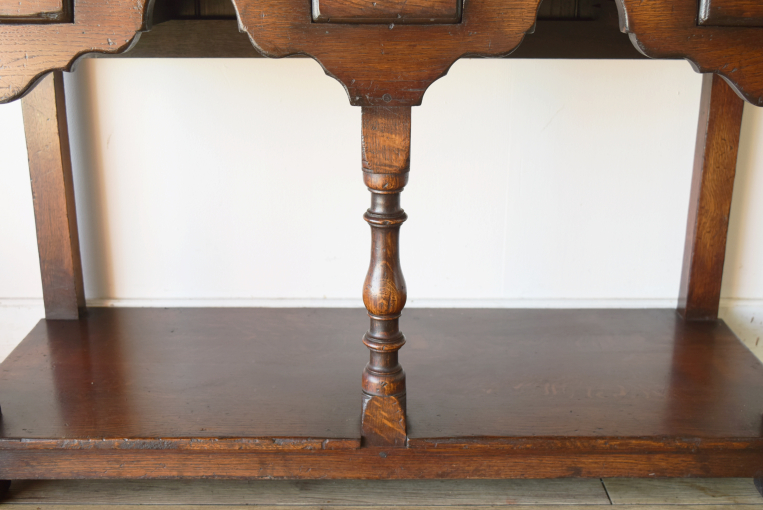 k153　Titchmarsh & Goodwin　カップボード