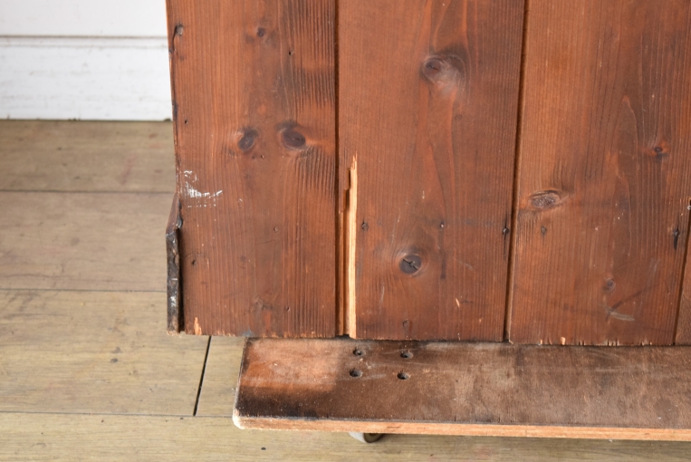 重厚な風格と実用性を兼ね備えたジョージアン様式のラージガラスキャビネット【k41】