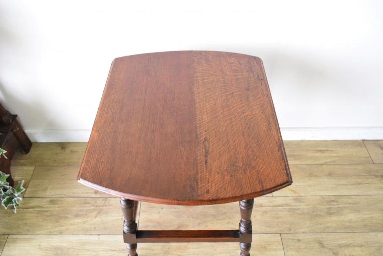 t152　バタフライサイドテーブル　