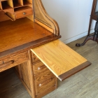 木目が美しいオーク材のスモールロールトップデスク【d83】