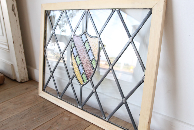 カラフルなガラスが用いられたステンドグラス【7738-D】