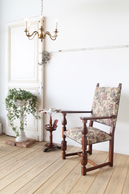 423　アームチェア